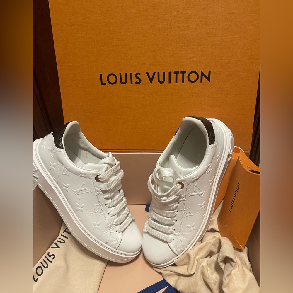 Louis Vuitton White Sneakers - Size 7.5 
Elegant and timeless